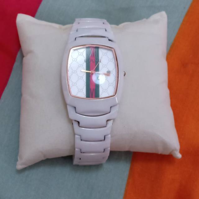 Jam tangan Keramik merk Gucci preloved