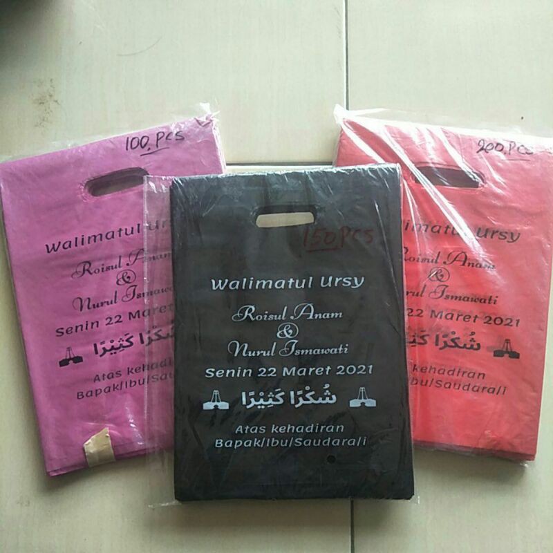 100 pcs plastik asensoris/ plastik bungkus Souvenir  gratis sablon