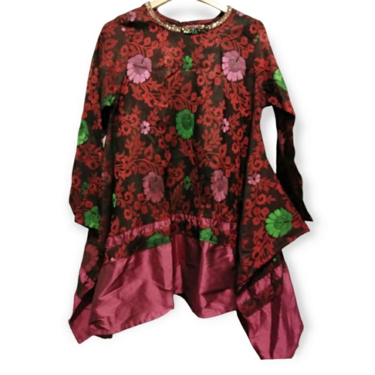 Atasan Luire by Raden Sirait