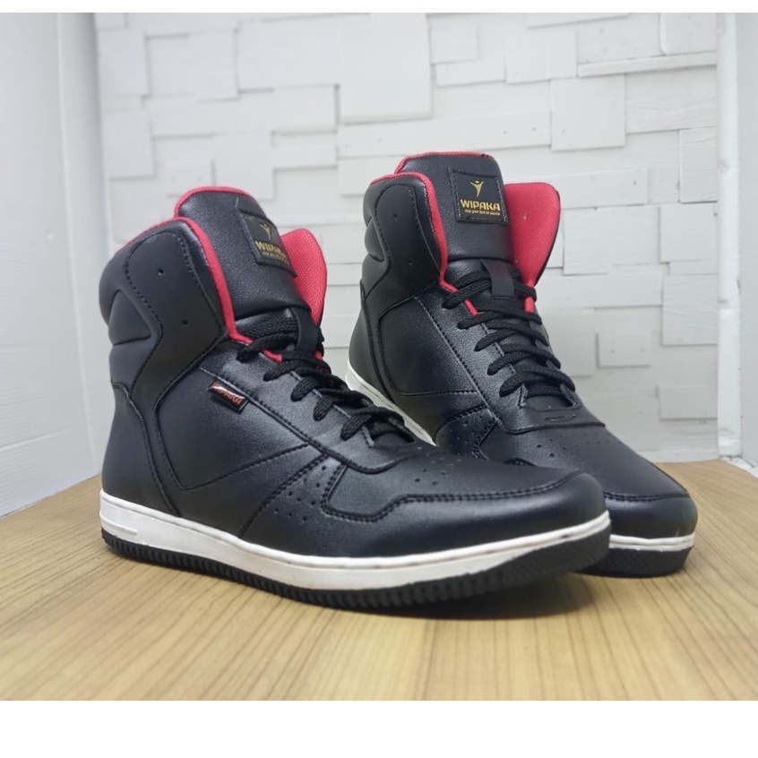 Sepatu Sneakers Pria Lisbin High - Black