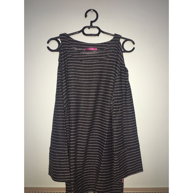 Preloved chic girl off shoulder tee