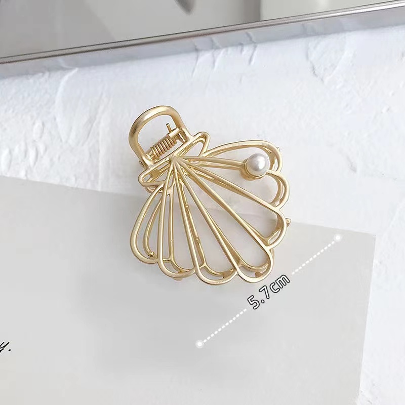 Jepit Rambut/Claw Clips Wanita Bentuk Kupu-Kupu Aksen Mutiara Bahan Resin Korean Style Impor