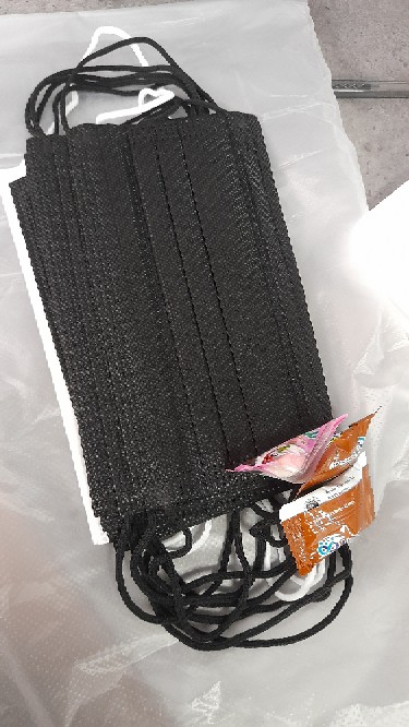 Korea Disposable Mask Black And White 3ply Masker Hitam Dan Putih Kpop Idol Bts Exo | Free Photocard