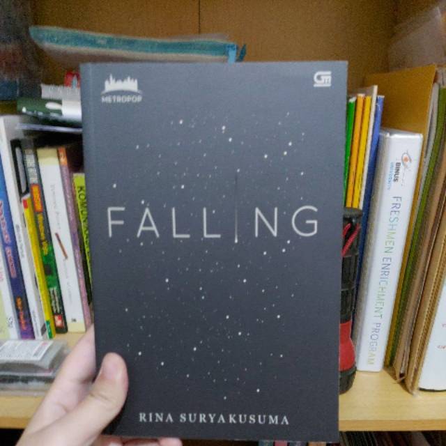 Novel Falling karya Rina Suryakusuma