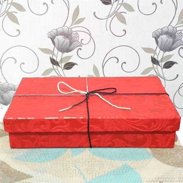 

Kotak Kado/Gift Box Exclusive Wallpaper 3D Merah Free Tali Pita