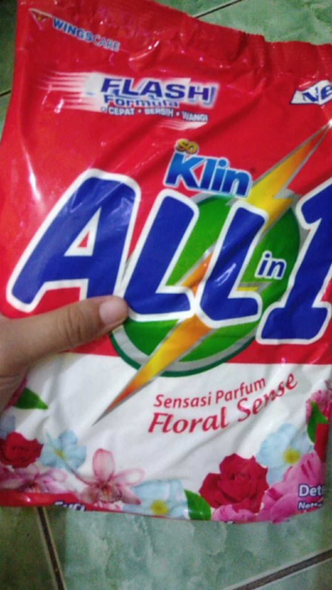 So Klin Deterjen Bubuk All In 1 Floral Sense 900 Gr