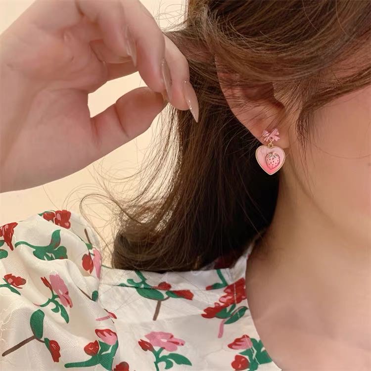 Anting Tusuk Gantung Desain Strawberry Tulip Untuk Wanita