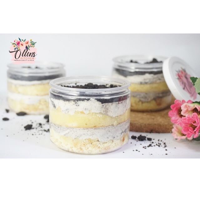 

Oreo cheesecake cake in jar