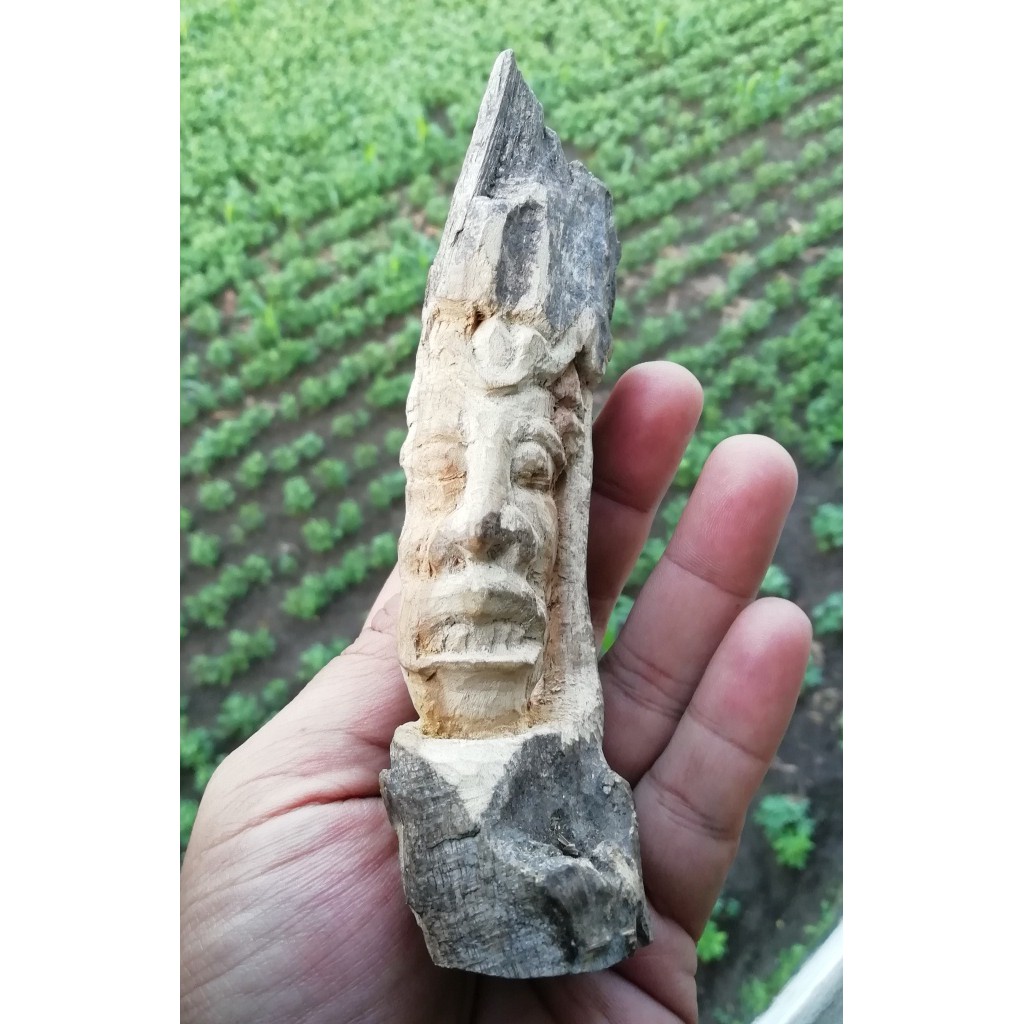 Totem Ukir Wajah Full Handmade Bahan Kayu Kamboja