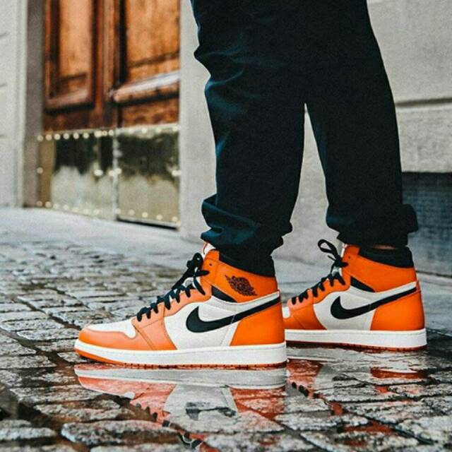 nike air jordan retro orange