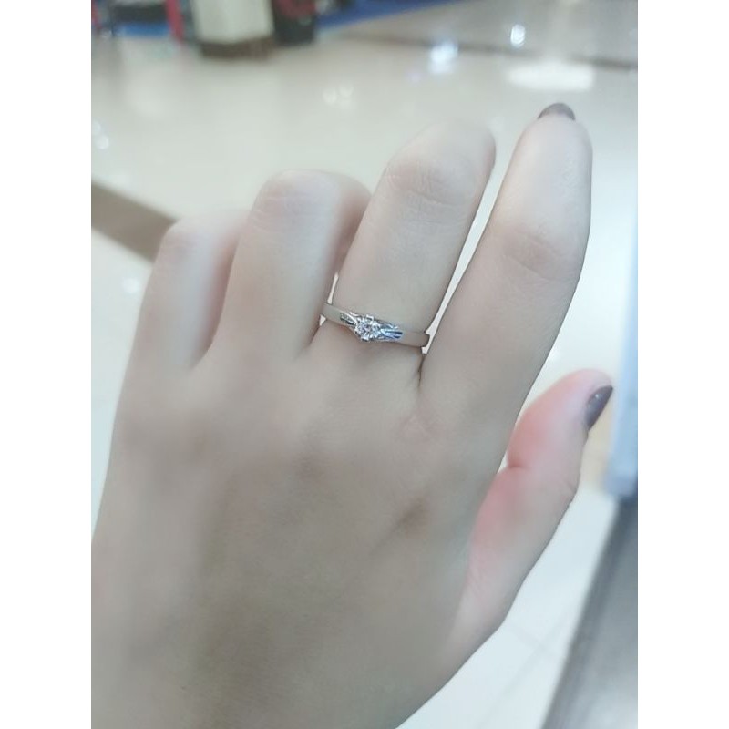 Cincin berlian wanita model solitaire gigi 6 rangka emas putih