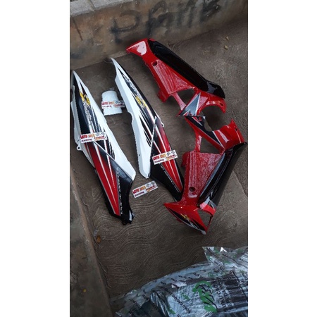 cover body Honda Supra x 125D tahun 2006 merah putih