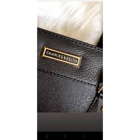

-555 CHARLES AND KEITH . TIPE LOVA . GRATIS PAPERBAG ◄