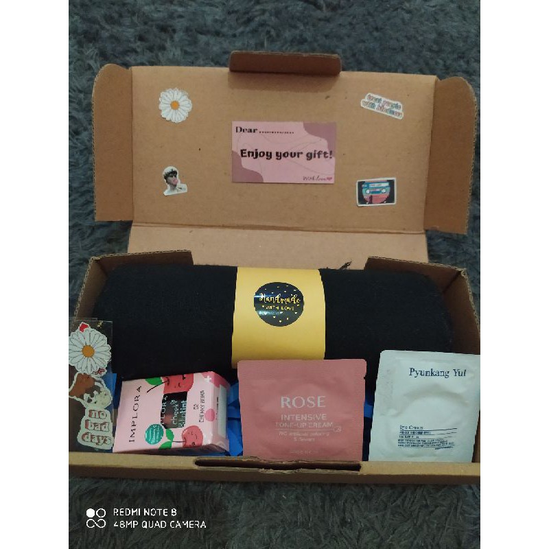 

Birthday Giftbox / Graduation Giftbox