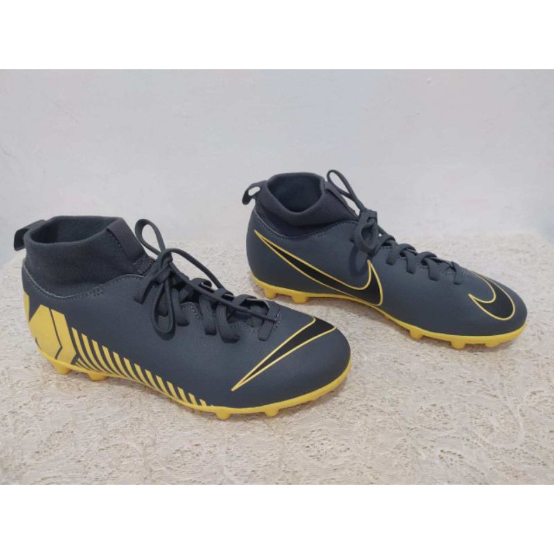 nike football shoes original
