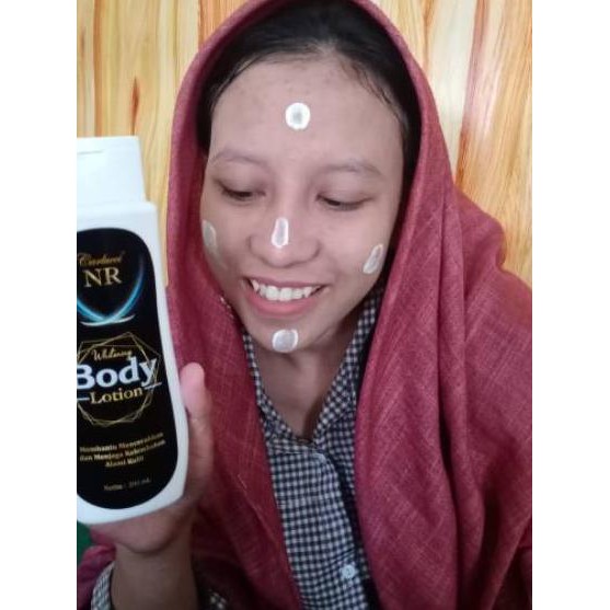 Menarik - NR CARLUCCI WHITENING BODY LOTION