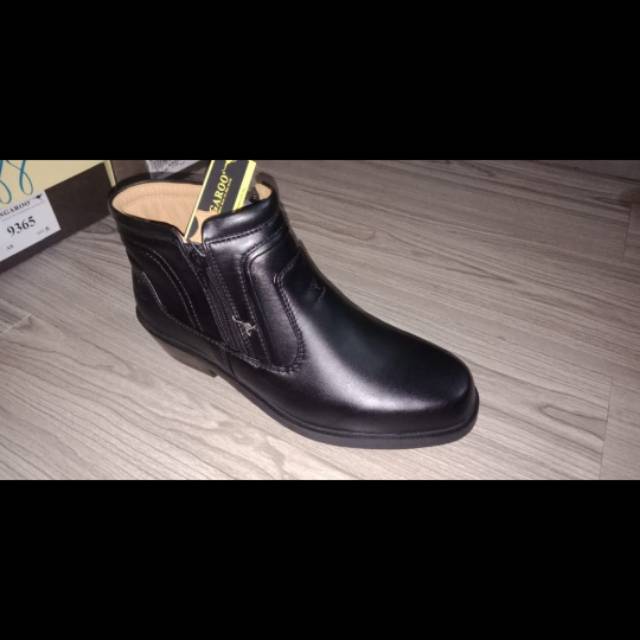 Sepatu Pria Kangaroo