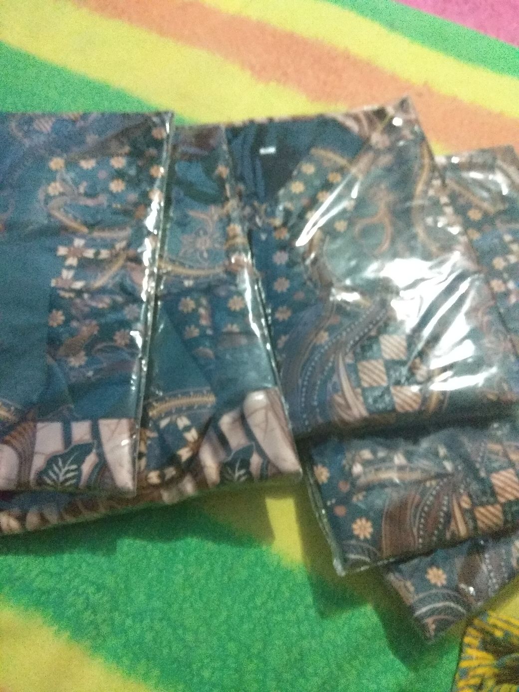 Kemeja Batik Bahan Semi Sutra Super Berfuring Leng Panjang Batik Clasik Batik Sutra Batik Pekalongan