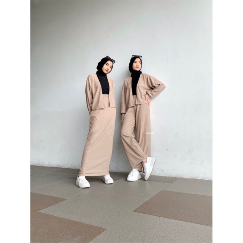 Preloved HL Nonio Knit Oneset  by HL Outfit hloutfit Warna Cream (Rok Span Rajut + Outer Rajut)