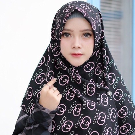 HIJAB SEGITIGA INSTAN MOTIF