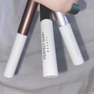 ⇋ PerfectDiaryBeauty Maskara Long-lasting Eye Makeup Voluminous Lash Primer Clear Mascara ➞