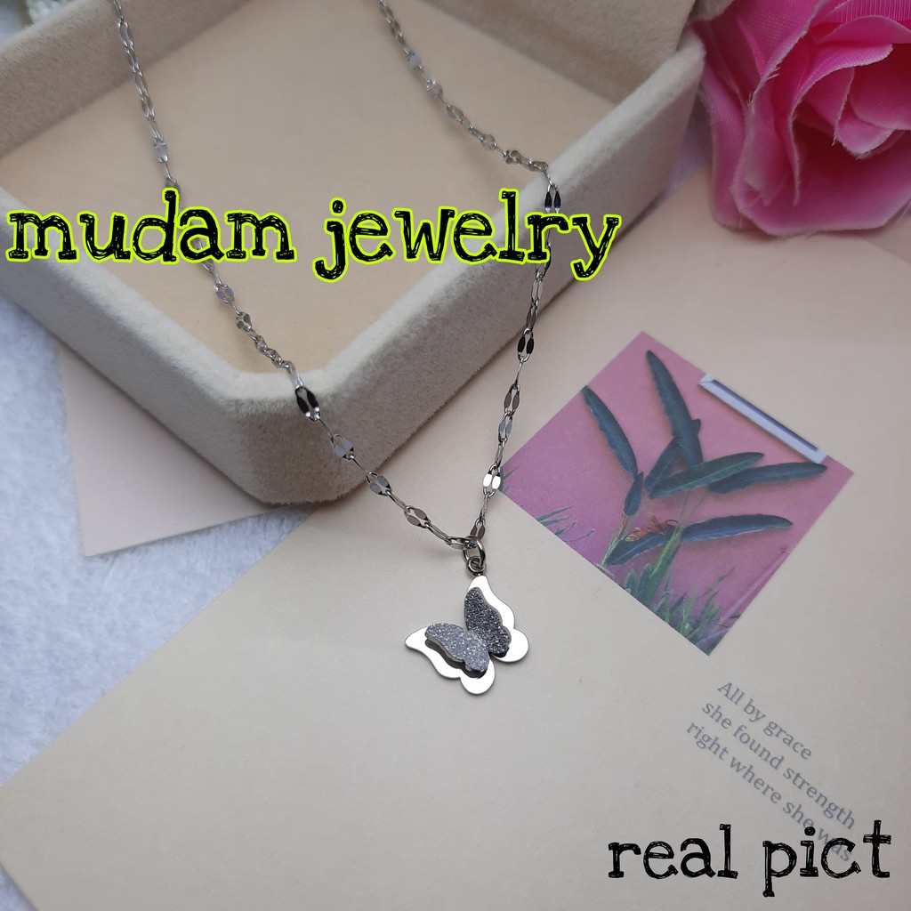 Kalung Titanium Model Liontin Satu Kupu - Kupu Tersedia Warna Rose Gold, Gold dan Silver