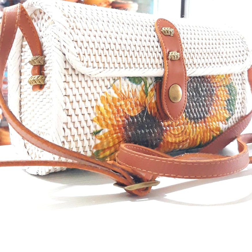 

TAS ROTAN AMPLOP DECO MOTIF BUNGA MATAHARI 2 BEST - BY AL SHOP