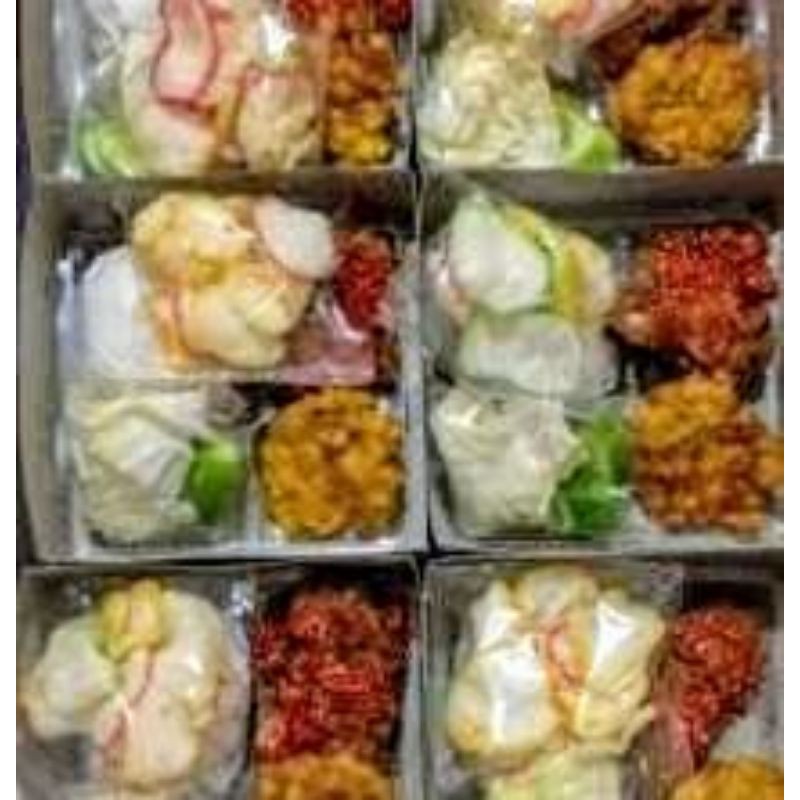 

Nasi kotak paket ayam geprek