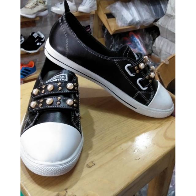 Sepatu  sofiya