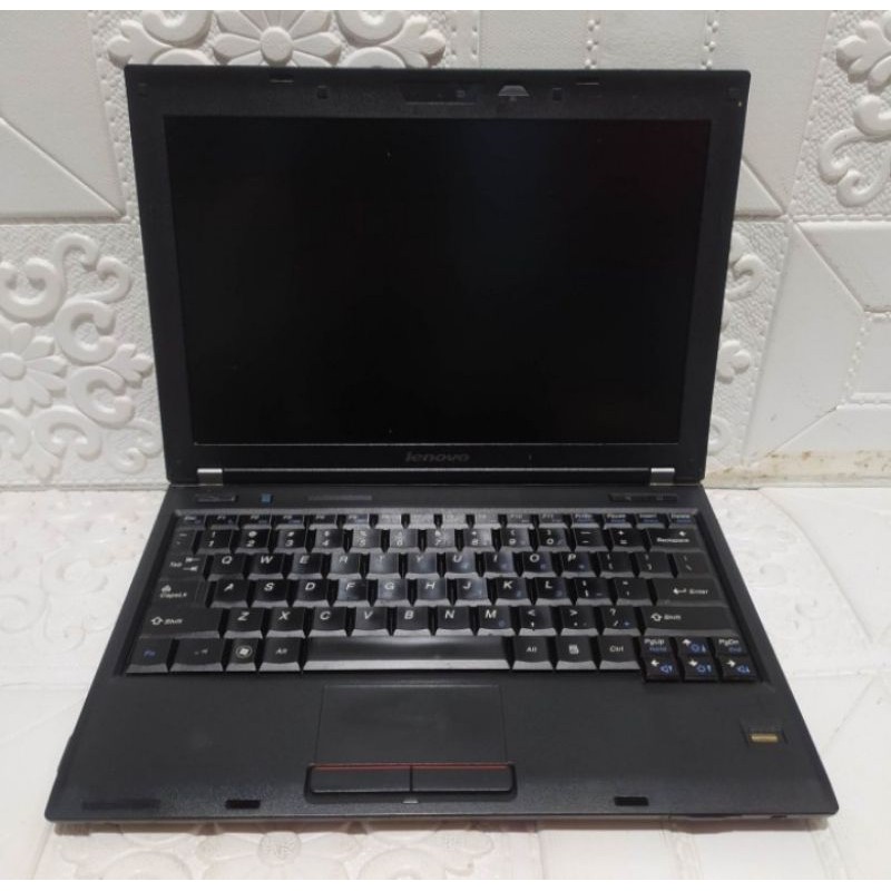 Lenovo Thinkpad 20054 pentium/2GB/320GB/Win10