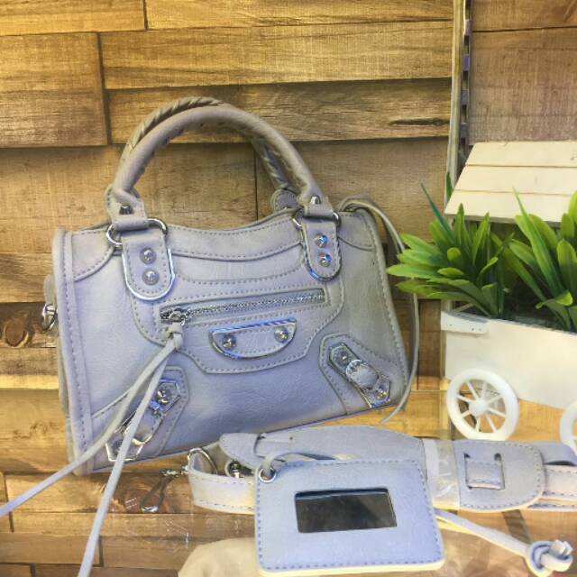 Revisi harga ini yg bnar Balenciaga mini bag grade semi premium uk 24x20cm