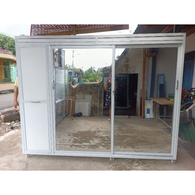 lemari pakaian kaca alumunium pintu geser 2.5m