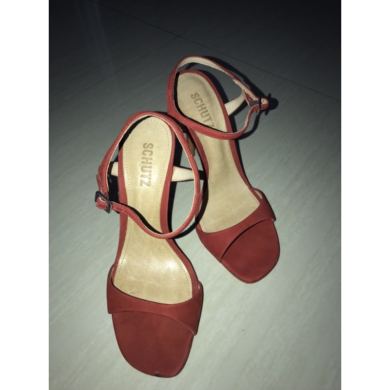 Sepatu Schutz size 38