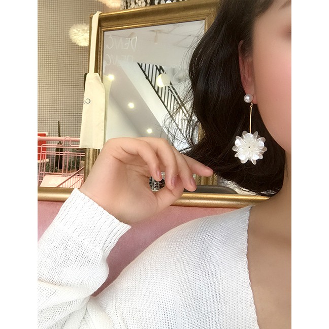 LRC Anting Tusuk Fashion White Pearl Resin Snowflake Studs D73388