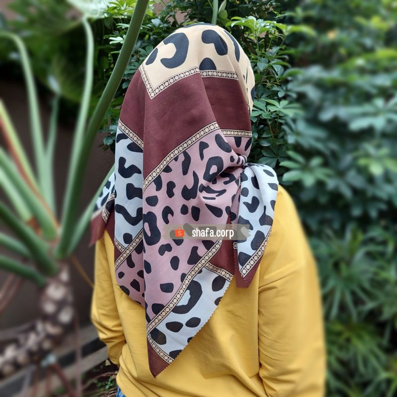 KERUDUNG SEGI EMPAT VOAL MIX POLY COLORFUL LEOPARD