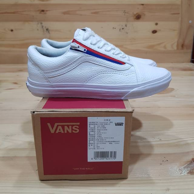 Sepatu vans old skool zip leather true white