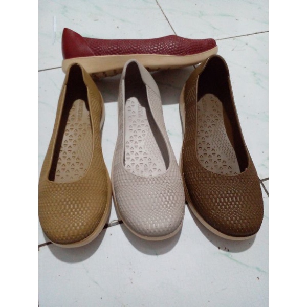 9098 / SEPATU KARET MODEL BARU YUMAIDA SIZE 37 - 40