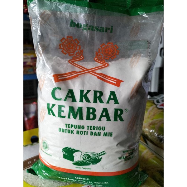 

Tepung terigu Cakra Kembar 1kg