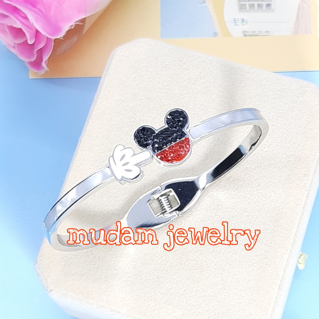 Gelang Tangan Titanium Desain Karakter Mickey Mouse Warna Gold dan Silver Plated 18K