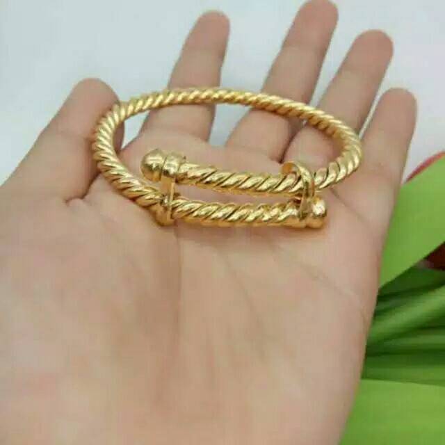 Gelang Putar replika mas 24 k,Free size bisa dibesar kecilkan,awet, bisa disepuh balik