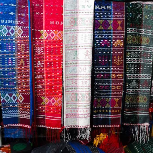 ULOS HANDE HANDE TENUN SIANTAR