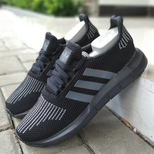 adidas swift run black and grey