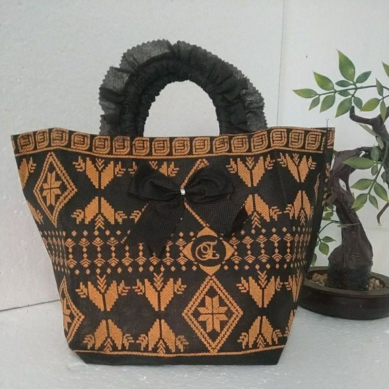 TERLARIS TAS HAJATAN SYAHRINI TAS HAJATAN BATIK MURAH UKURAN  22x22 CM TAS HAJATAN MURAH TAS HAJATAN MEWAH TAS BERKAT TEBAL TAS HAJATAN SPUNBOND