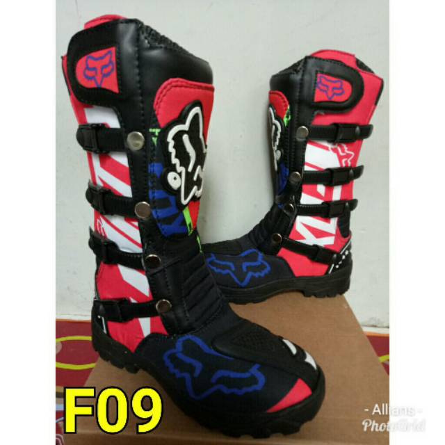 Sepatu cross print merah new