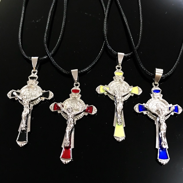 Kalung salib Benediktus