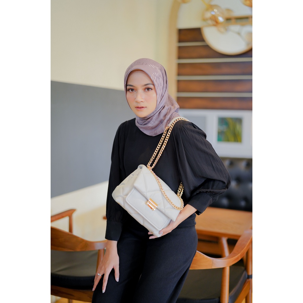 Lophy Bag Tas Wanita Shoulder Bag Sling Bag Tas Bahu Wanita Tas Selempang Wanita Yura Bag in Light Grey