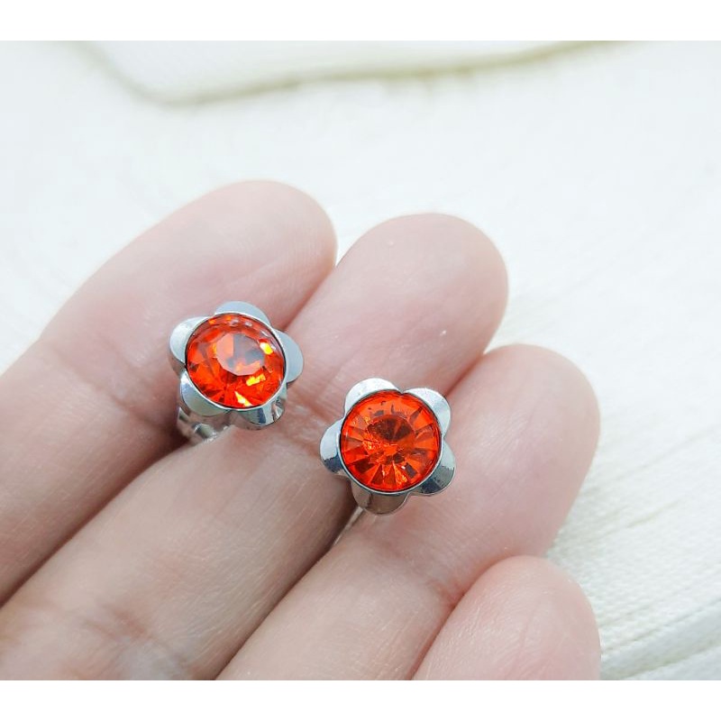 anting tusuk titanium tidak karat mata merah