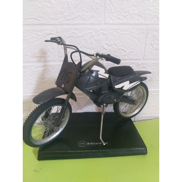 Miniatur motor Trail