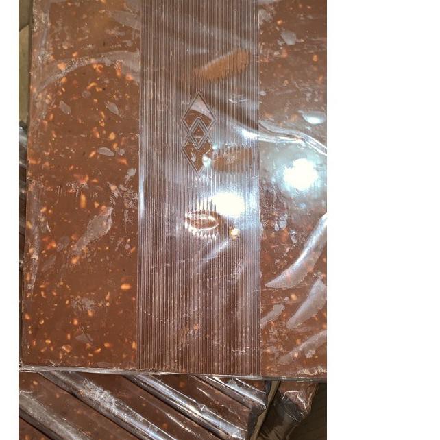 

Termurah!! (yfp-655) Coklat SilverQueen Blok 1kg Isian Chacha dan Mede Crispy