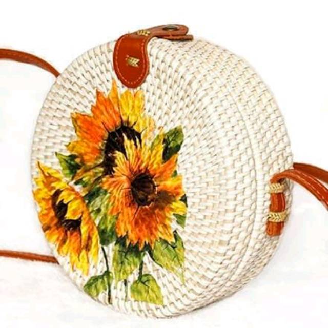 

Tas Rotan Bali Deco Lukis Bulat Diameter 20cm Bunga Matahari Trl002-Multicolor